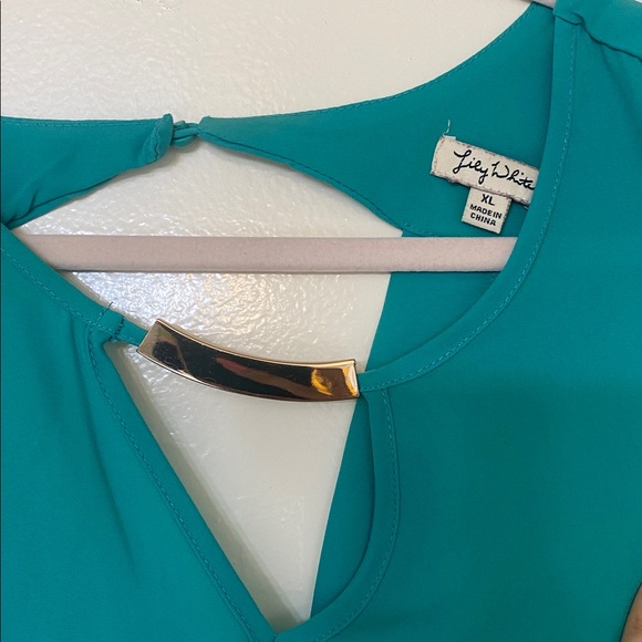 Lily White Teal Sleeveless Keyhole Camisole - Picture 2 of 4